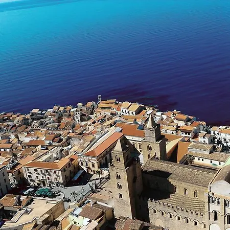 Casa Adriana チェファル