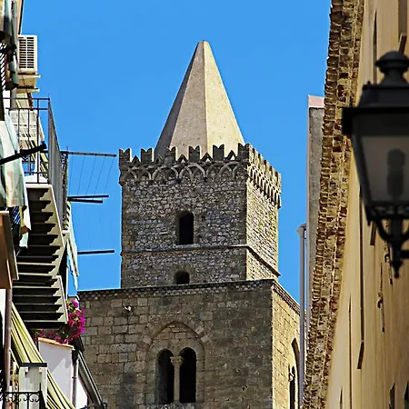 Casa Adriana * チェファル